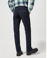 dunkelblaue Chinohose von Wrangler