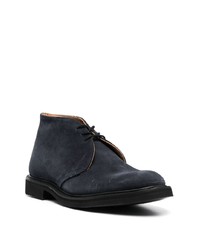 dunkelblaue Chukka-Stiefel aus Wildleder von Tricker's