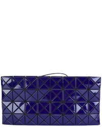 dunkelblaue Clutch mit geometrischem Muster