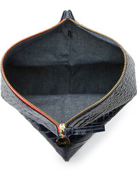 dunkelblaue Clutch von Clare Vivier