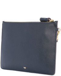 dunkelblaue Clutch von Anya Hindmarch