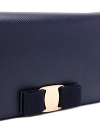 dunkelblaue Clutch von Salvatore Ferragamo