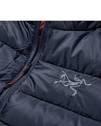 dunkelblaue Daunenjacke von Arc'teryx