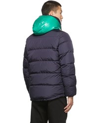 dunkelblaue Daunenjacke von Moncler