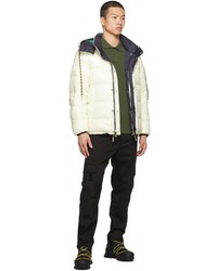 dunkelblaue Daunenjacke von Moncler