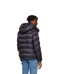 dunkelblaue Daunenjacke von Moncler