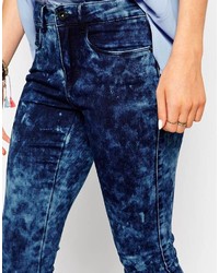 dunkelblaue enge Jeans mit Acid-Waschung von Only