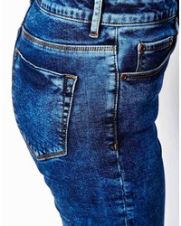 dunkelblaue enge Jeans mit Acid-Waschung von Asos