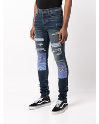 dunkelblaue enge Jeans mit Destroyed-Effekten von Amiri