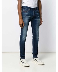 dunkelblaue enge Jeans mit Destroyed-Effekten von Diesel