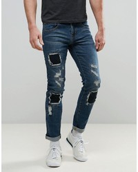 dunkelblaue enge Jeans mit Destroyed-Effekten