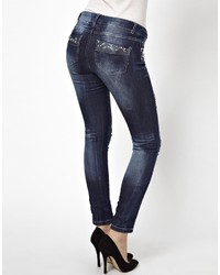 dunkelblaue enge Jeans mit Destroyed-Effekten von Only