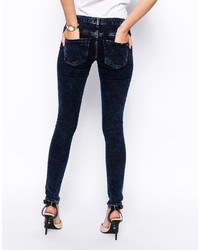 dunkelblaue enge Jeans mit Destroyed-Effekten von Asos