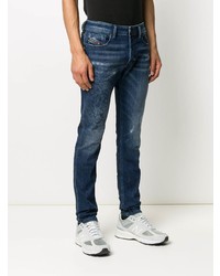 dunkelblaue enge Jeans mit Destroyed-Effekten von Diesel