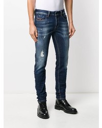 dunkelblaue enge Jeans mit Destroyed-Effekten von Diesel