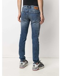 dunkelblaue enge Jeans mit Destroyed-Effekten von Diesel