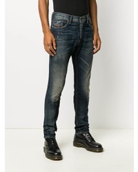 dunkelblaue enge Jeans mit Destroyed-Effekten von Diesel