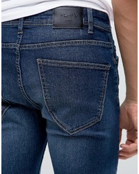 dunkelblaue enge Jeans mit Destroyed-Effekten