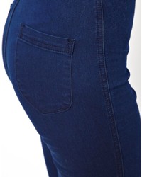 dunkelblaue enge Jeans von Asos