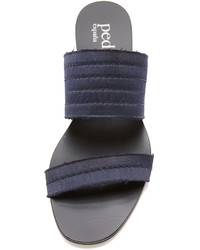 dunkelblaue flache Sandalen aus Satin von Pedro Garcia