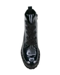 dunkelblaue flache Stiefel mit einer Schnürung aus Leder von Kennel + Schmenger