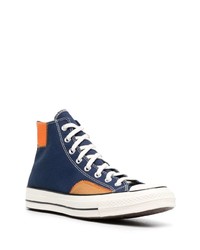 dunkelblaue hohe Sneakers aus Segeltuch von Converse