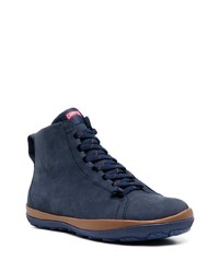 dunkelblaue hohe Sneakers aus Wildleder von Camper