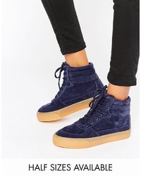 dunkelblaue hohe Sneakers von Asos