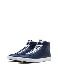 dunkelblaue hohe Sneakers von Nike