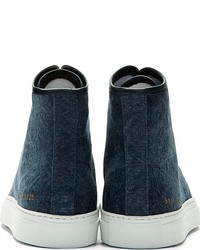 dunkelblaue hohe Sneakers von Common Projects