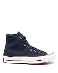 dunkelblaue hohe Sneakers von Converse