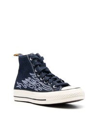 dunkelblaue hohe Sneakers von Converse