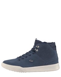 dunkelblaue hohe Sneakers von Lacoste