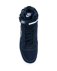 dunkelblaue hohe Sneakers von Nike