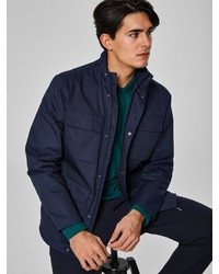 dunkelblaue Jacke mit einer Kentkragen und Knöpfen von Selected Homme