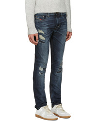 dunkelblaue Jeans mit Destroyed-Effekten von Diesel