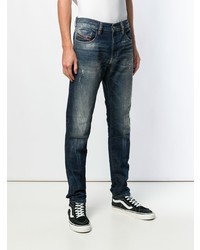 dunkelblaue Jeans mit Destroyed-Effekten von Diesel