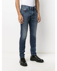 dunkelblaue Jeans mit Destroyed-Effekten von Diesel