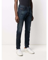 dunkelblaue Jeans mit Destroyed-Effekten von Diesel