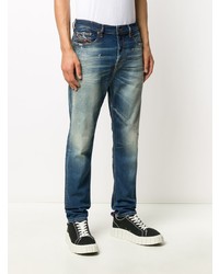 dunkelblaue Jeans mit Destroyed-Effekten von Diesel