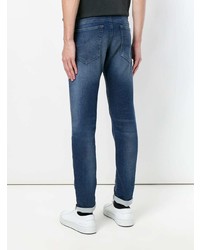 dunkelblaue Jeans mit Destroyed-Effekten von Diesel