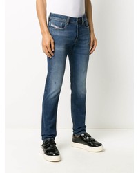 dunkelblaue Jeans mit Destroyed-Effekten von Diesel