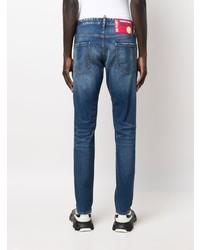 dunkelblaue Jeans mit Destroyed-Effekten von DSQUARED2