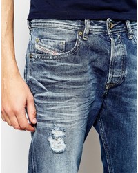 dunkelblaue Jeans mit Destroyed-Effekten von Diesel