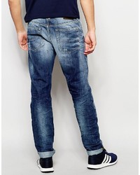 dunkelblaue Jeans mit Destroyed-Effekten von Diesel