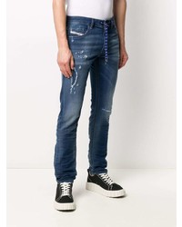 dunkelblaue Jeans mit Destroyed-Effekten von Diesel