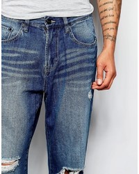 dunkelblaue Jeans mit Destroyed-Effekten von WÅVEN