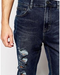 dunkelblaue Jeans mit Destroyed-Effekten von WÅVEN