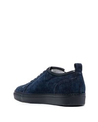 dunkelblaue Jeans niedrige Sneakers von Doucal's