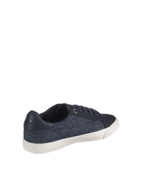 dunkelblaue Jeans niedrige Sneakers von s.Oliver